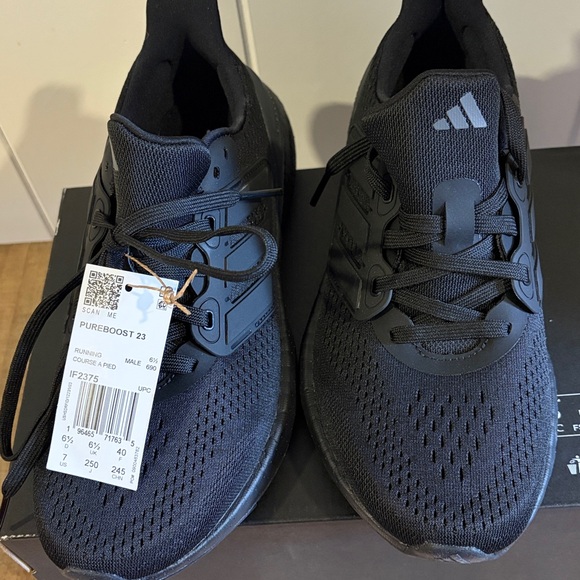Women’s Adidas PureBoost 23 Sneakers Black NIB Size 7